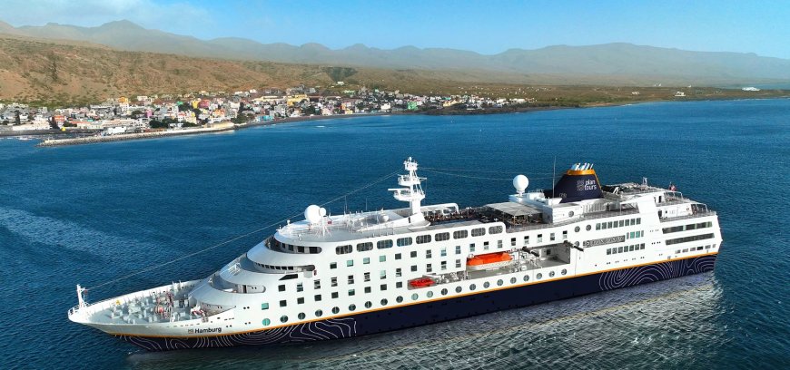 Hamburg, la prima nave della stagione crocieristica